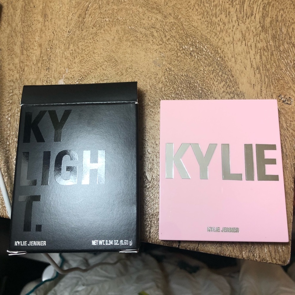 ✨CHEERS DARLING KYLIE COSMETICS HIGHLIGHTER ✨✨ - Picture 4 of 6